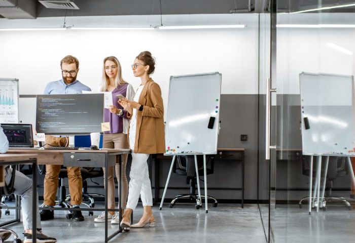 Top Benefits of Regular Workplace Management Software Training